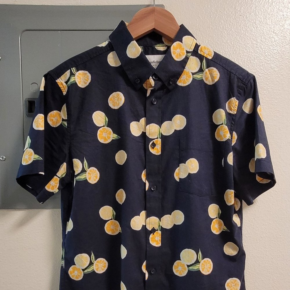 Goodfellow M slim button short sleeve shirt, black lemon citrus print, cotton